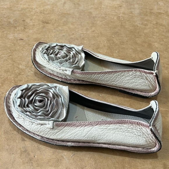 L’Artiste Spring Step Leather Floral Rose Slip On Flats - Picture 11 of 11